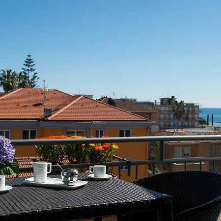 Hotel Ristorante La Marina Mhotelsgroup 산토바르톨로메오알마레 외부 사진