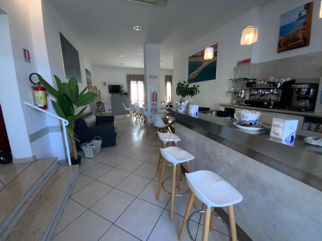 Hotel Ristorante La Marina Mhotelsgroup 산토바르톨로메오알마레 외부 사진