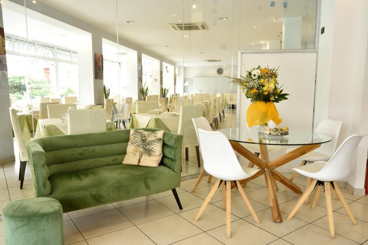 Hotel Ristorante La Marina Mhotelsgroup 산토바르톨로메오알마레 외부 사진