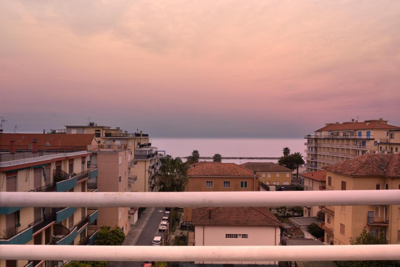 Hotel Ristorante La Marina Mhotelsgroup 산토바르톨로메오알마레 외부 사진