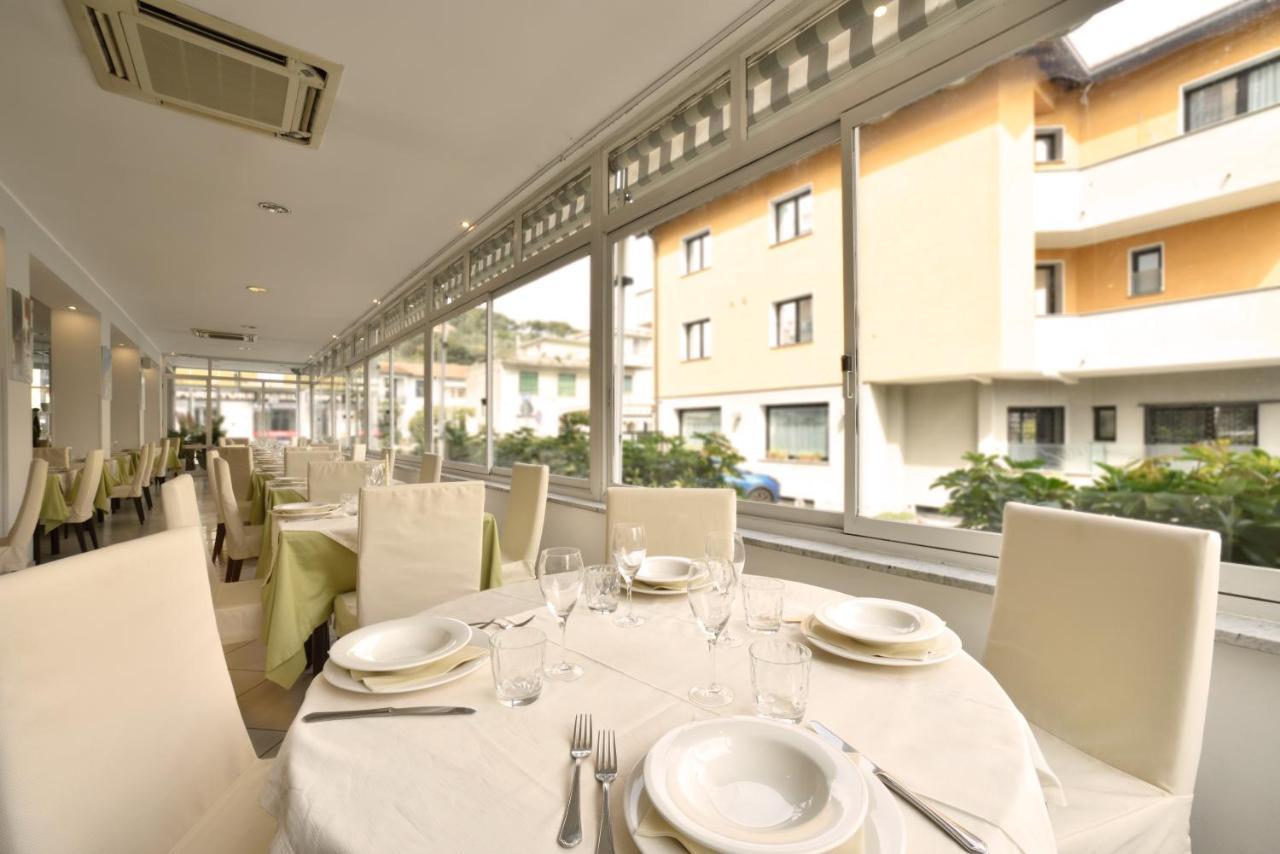 Hotel Ristorante La Marina Mhotelsgroup 산토바르톨로메오알마레 외부 사진