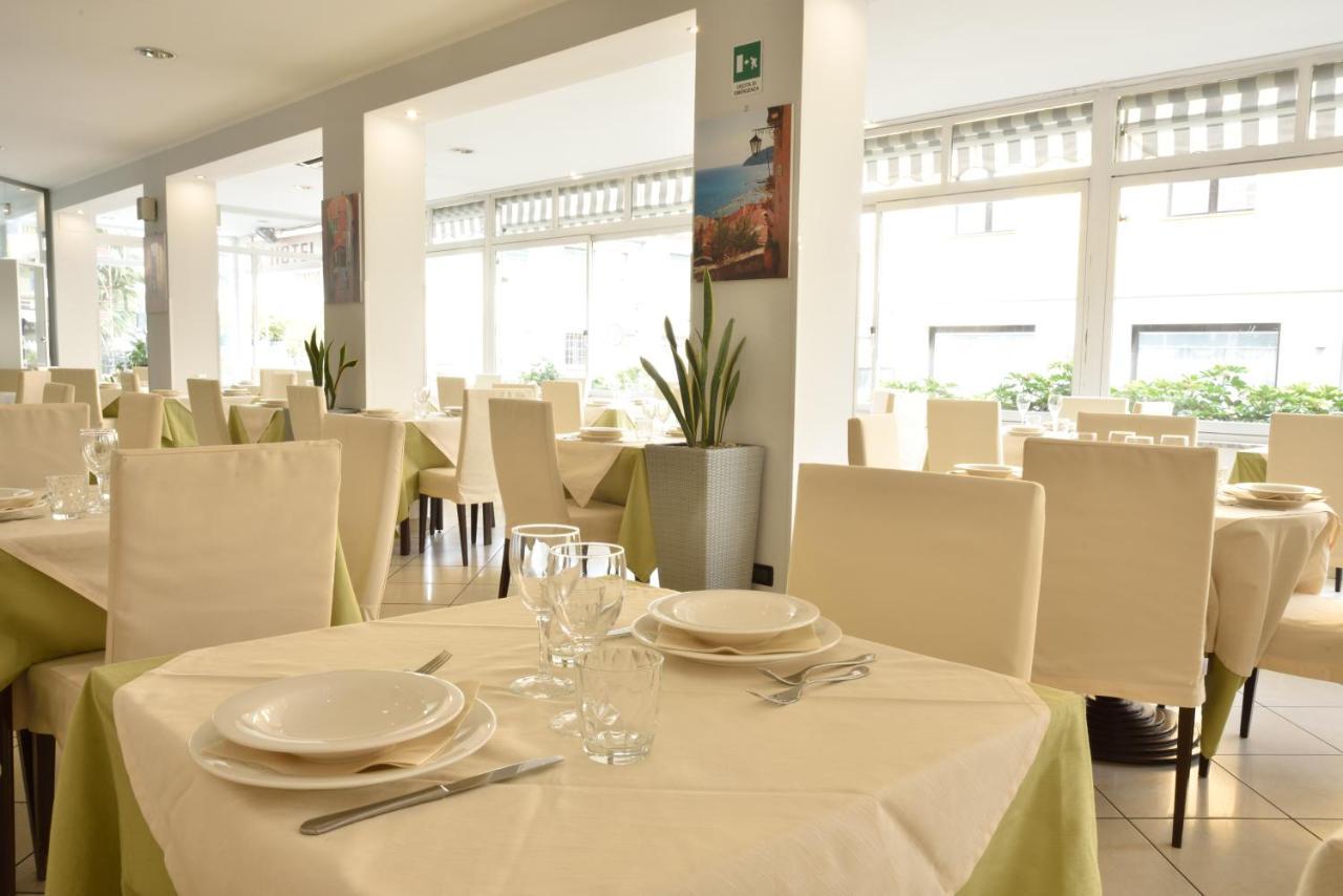 Hotel Ristorante La Marina Mhotelsgroup 산토바르톨로메오알마레 외부 사진