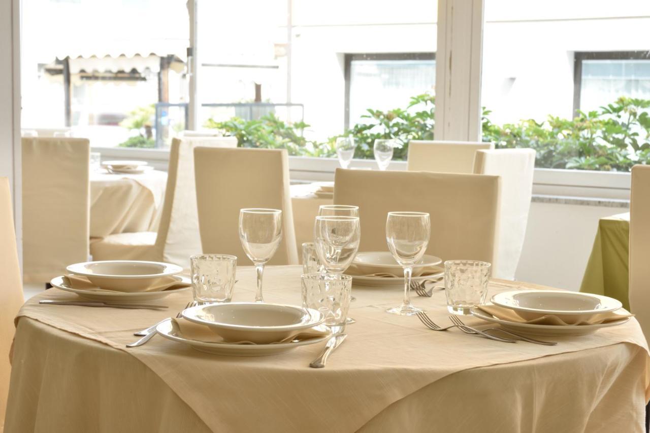 Hotel Ristorante La Marina Mhotelsgroup 산토바르톨로메오알마레 외부 사진