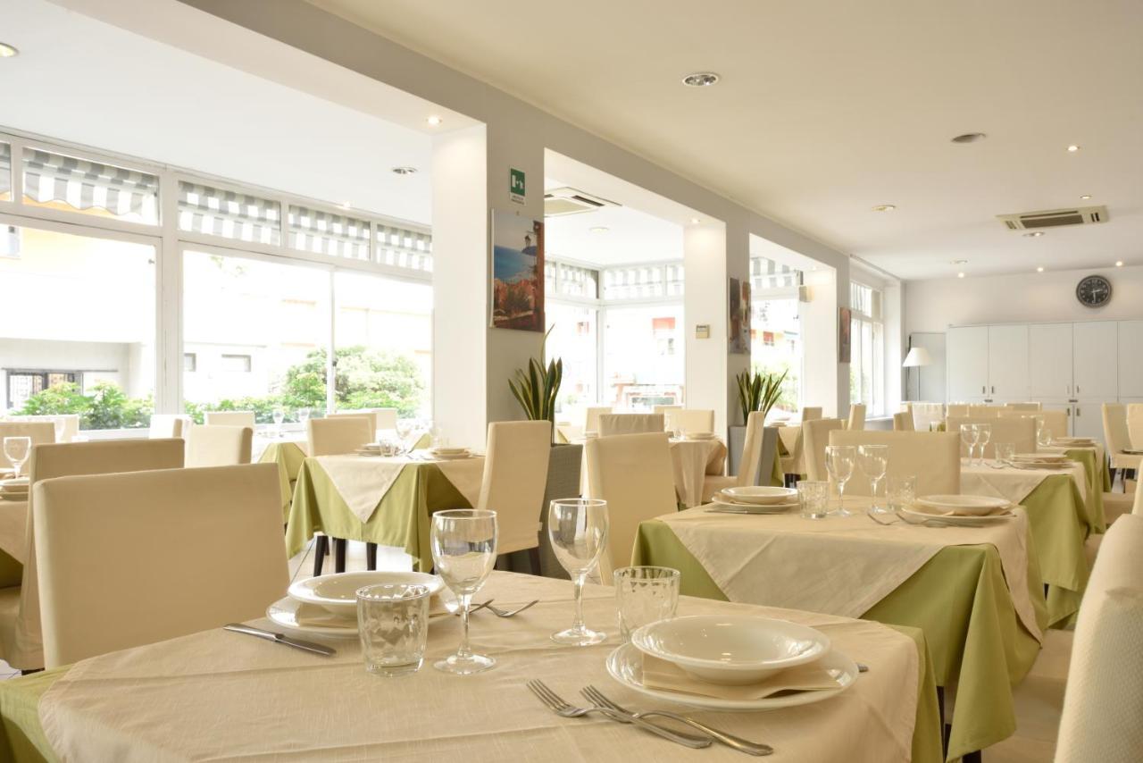 Hotel Ristorante La Marina Mhotelsgroup 산토바르톨로메오알마레 외부 사진