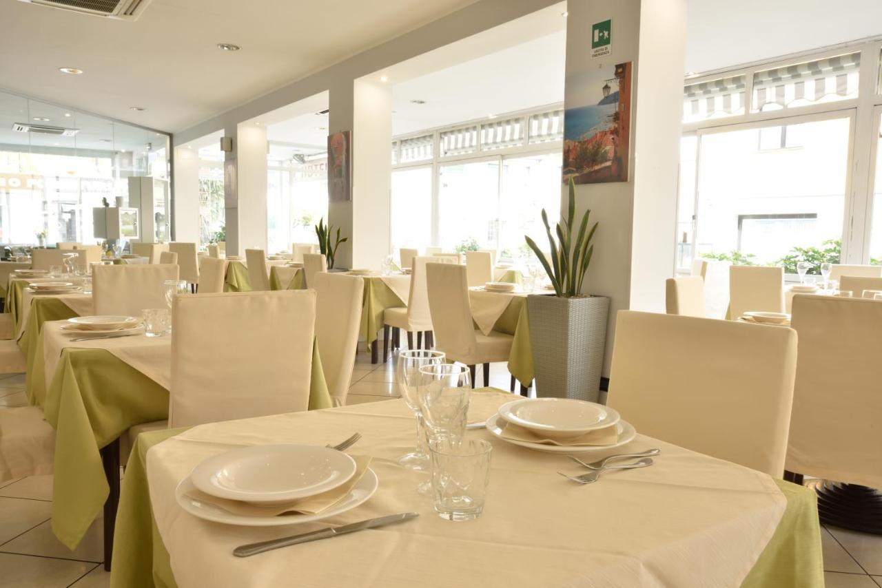 Hotel Ristorante La Marina Mhotelsgroup 산토바르톨로메오알마레 외부 사진