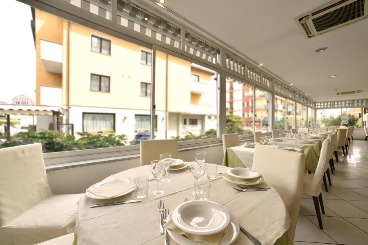 Hotel Ristorante La Marina Mhotelsgroup 산토바르톨로메오알마레 외부 사진