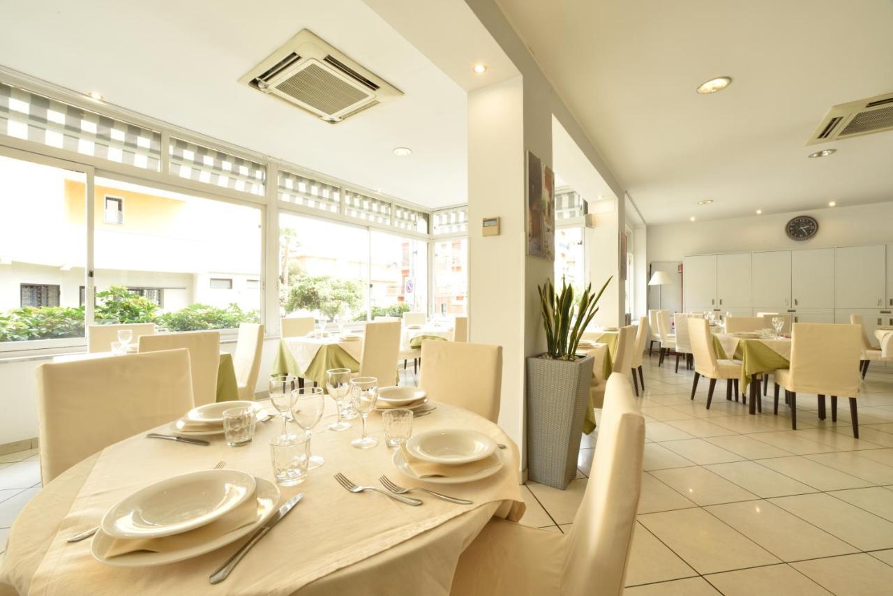 Hotel Ristorante La Marina Mhotelsgroup 산토바르톨로메오알마레 외부 사진