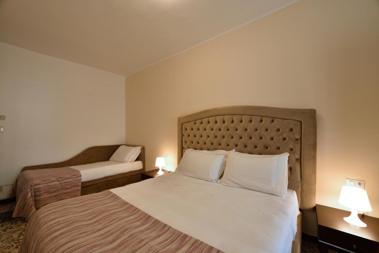 Hotel Ristorante La Marina Mhotelsgroup 산토바르톨로메오알마레 외부 사진