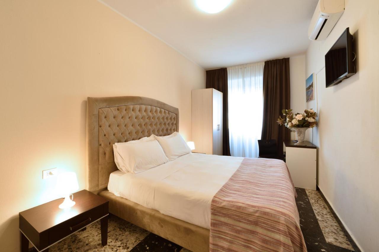 Hotel Ristorante La Marina Mhotelsgroup 산토바르톨로메오알마레 외부 사진