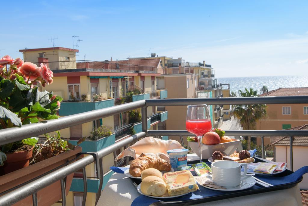 Hotel Ristorante La Marina Mhotelsgroup 산토바르톨로메오알마레 외부 사진