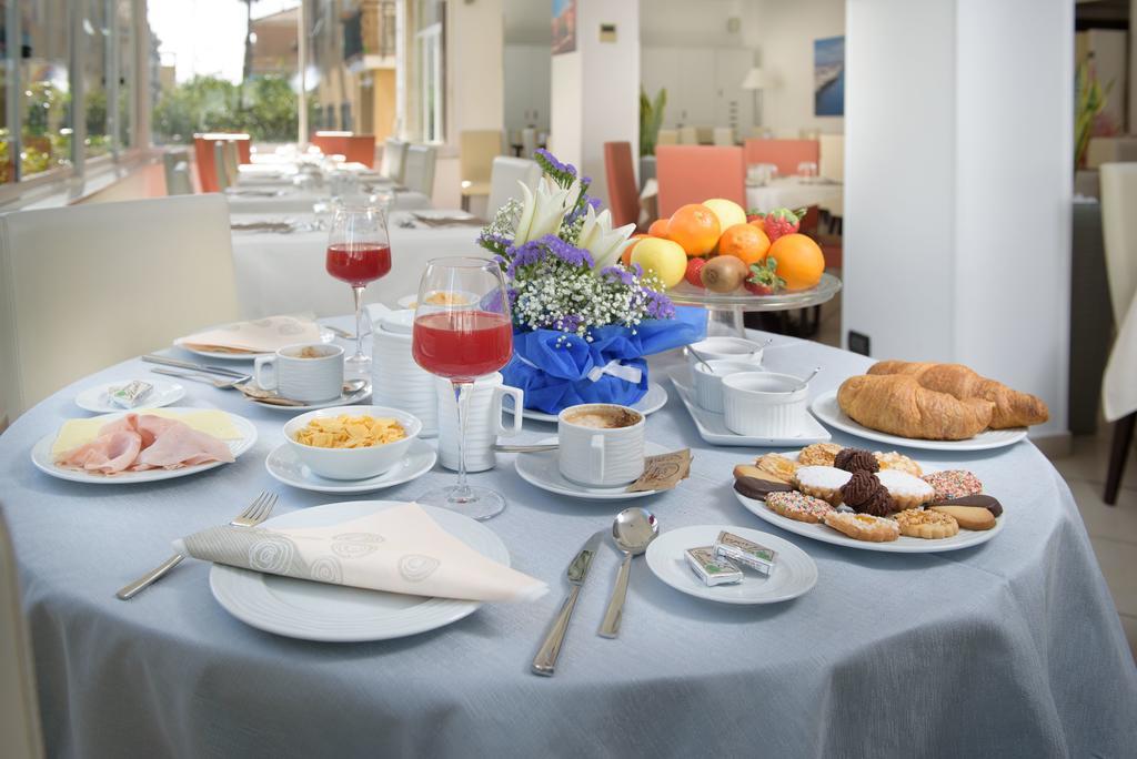 Hotel Ristorante La Marina Mhotelsgroup 산토바르톨로메오알마레 외부 사진