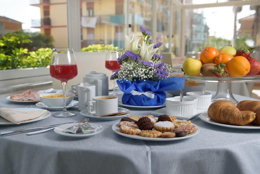 Hotel Ristorante La Marina Mhotelsgroup 산토바르톨로메오알마레 외부 사진