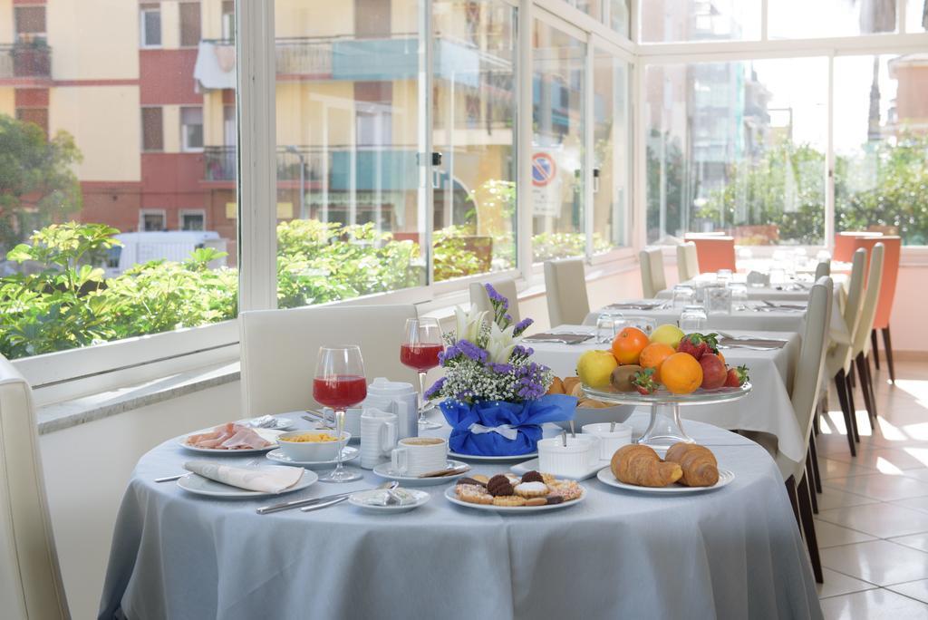 Hotel Ristorante La Marina Mhotelsgroup 산토바르톨로메오알마레 외부 사진